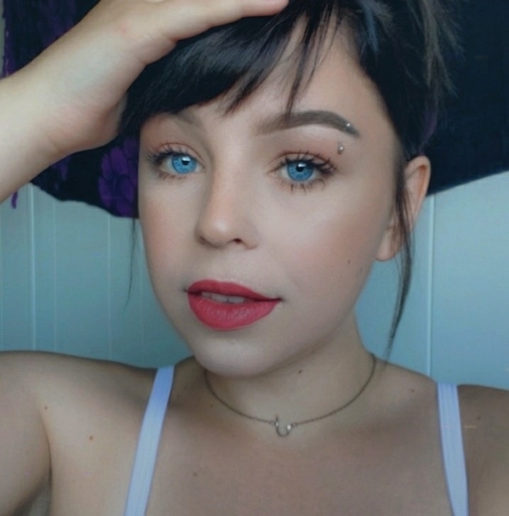 Meet your Posher, Jessica - Picture 1 of 1